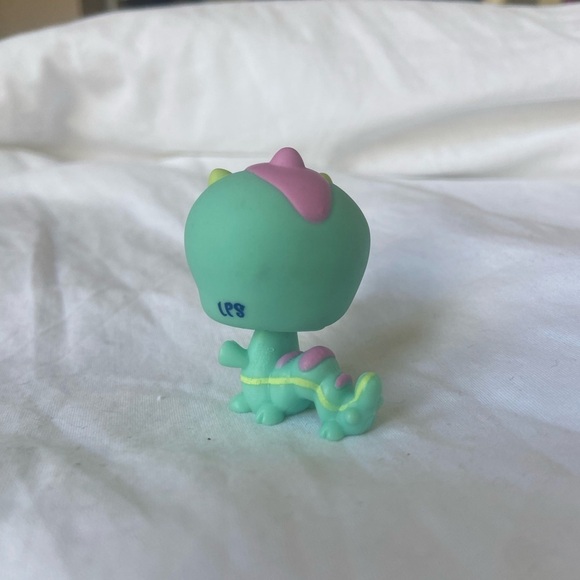 Littlest Pet Shop #1945 Caterpillar - Picture 8 of 12
